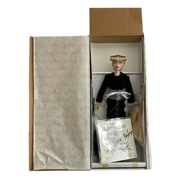 2001 Ashton Drake "A Lady Knows" Dressed Gene Doll Multiple Artists Signed NRFB - Picture 9 of 9